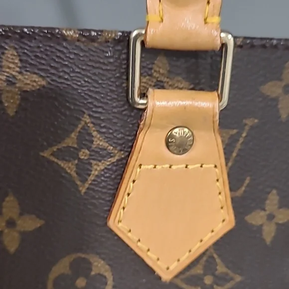 SOLD - Authentic Louis Vuitton - Picture 10 of 11
